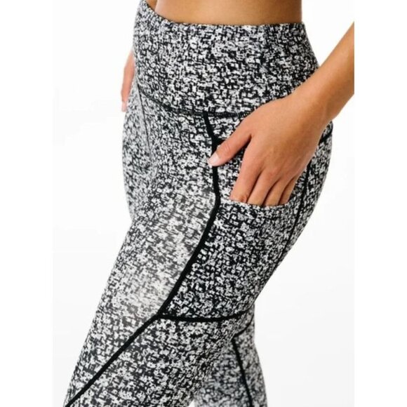 Zyia Active ~  Black Mosaic Pocket Soft n Snug Mid-Rise Leggings - Picture 5 of 5